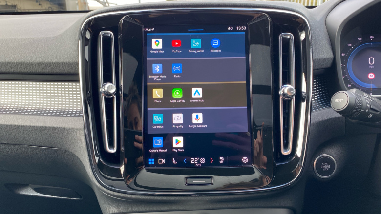 Volvo XC40 2.0 B3P Ultimate Dark 5dr Auto Petrol Estate